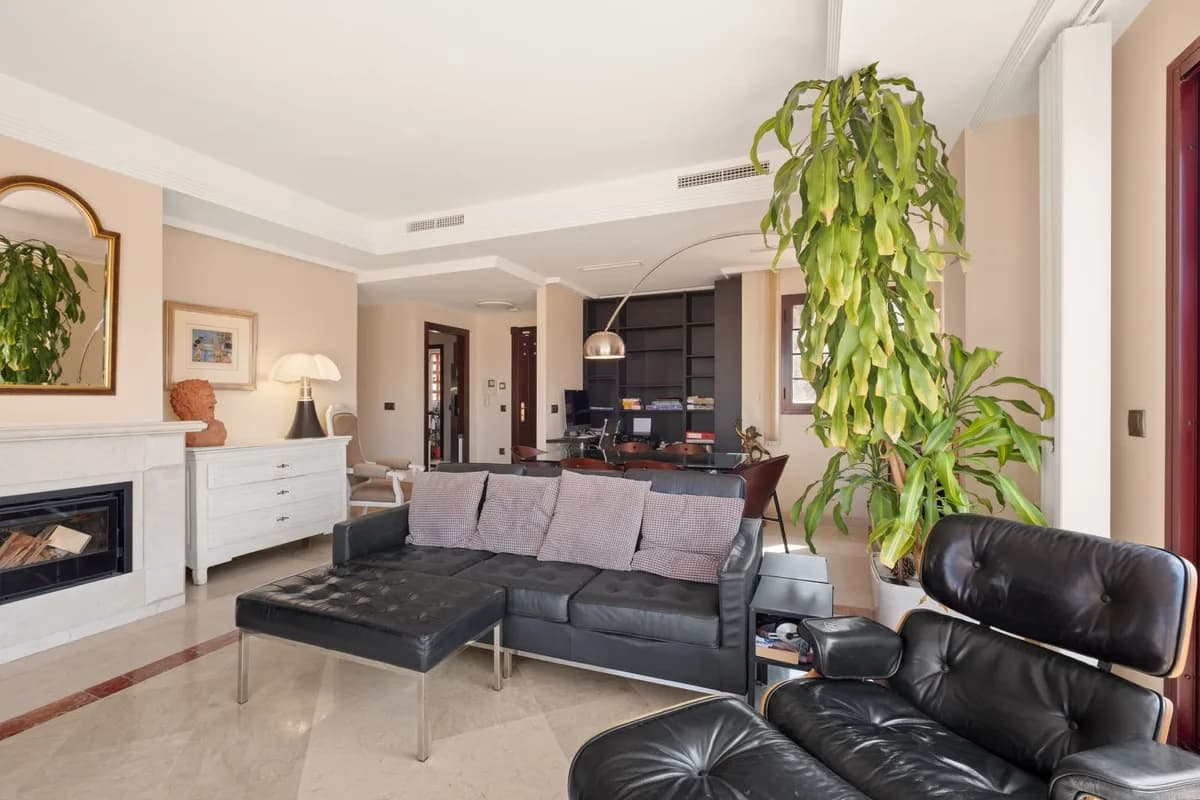 3 Bedroom Penthouse for Sale in La Mairena, Málaga - Image 2