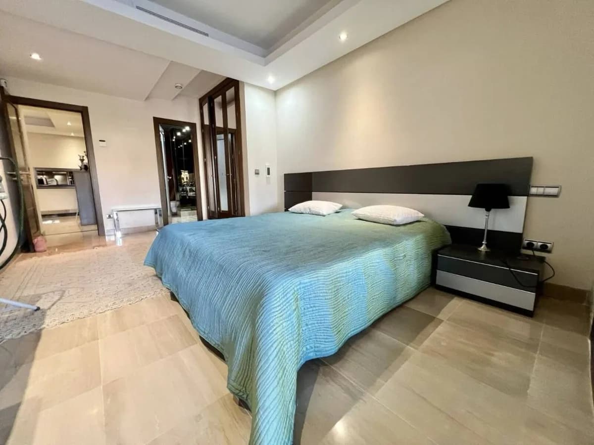 2 Bedroom Ground Floor Apartment for Sale in New Golden Mile, Málaga - Image 9