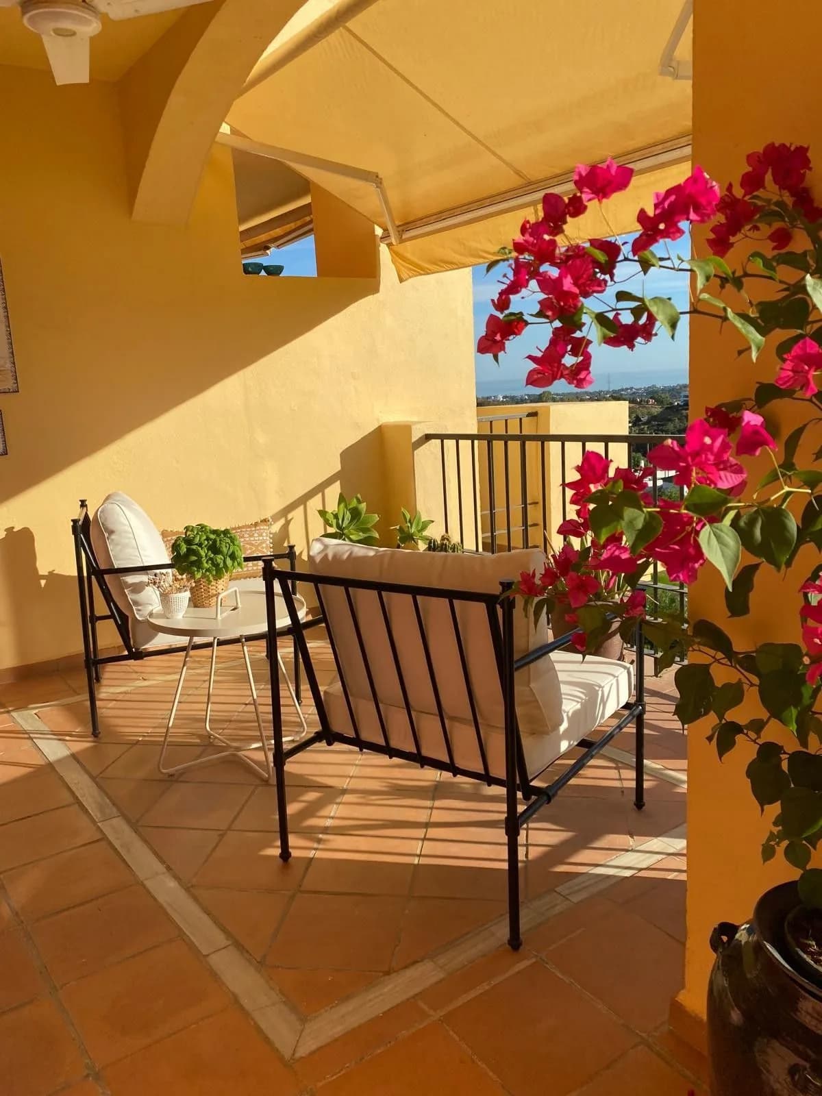 2 Bedroom Middle Floor Apartment for Sale in Los Arqueros, Málaga - Image 6