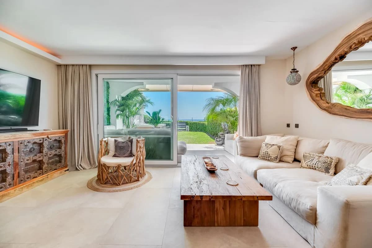 4 Bedroom Townhouse for Sale in Las Chapas, Málaga - Image 7