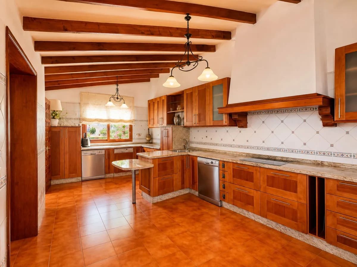 4 Bedroom Detached Villa for Sale in Río Real, Málaga - Image 4