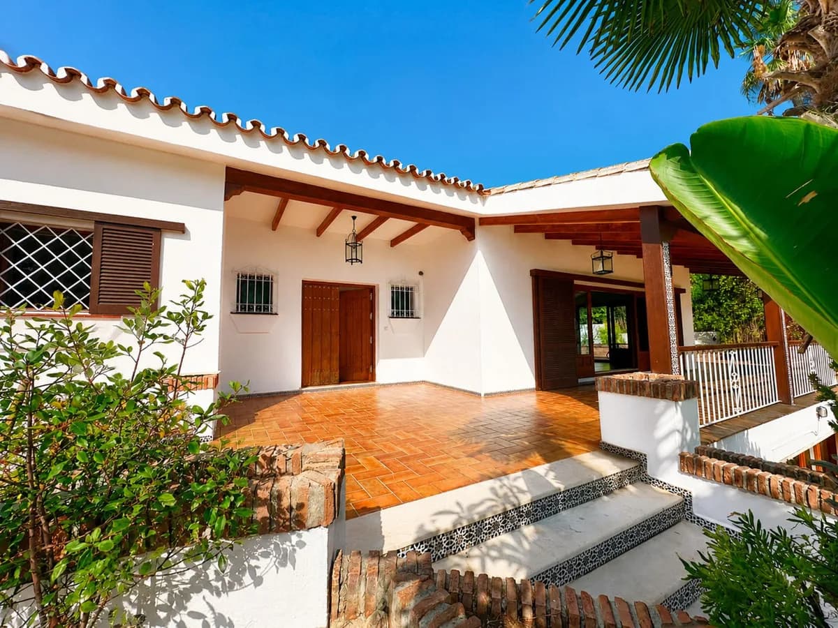 4 Bedroom Detached Villa for Sale in Río Real, Málaga - Image 7