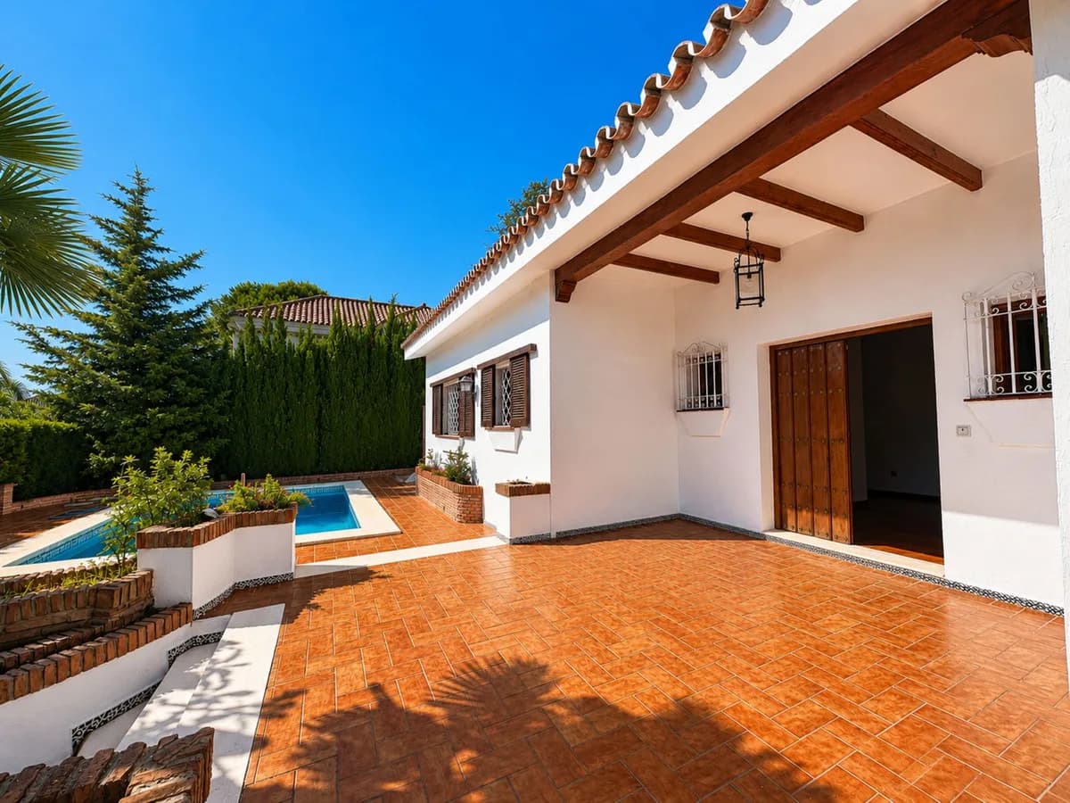 4 Bedroom Detached Villa for Sale in Río Real, Málaga - Image 8
