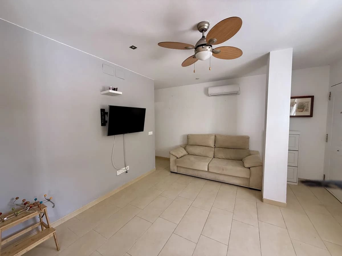 2 Bedroom Ground Floor Apartment for Sale in Calahonda, Málaga - Image 4
