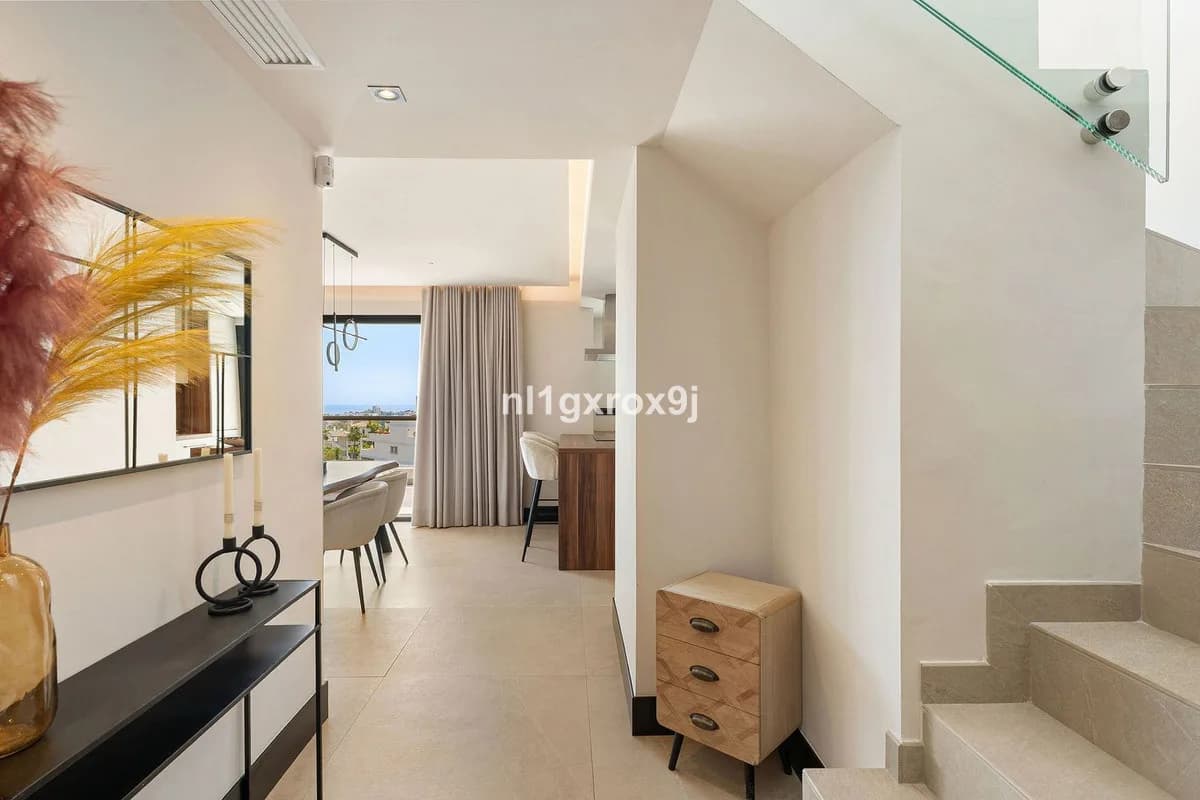 3 Bedroom Penthouse for Sale in Nueva Andalucía, Málaga - Image 7