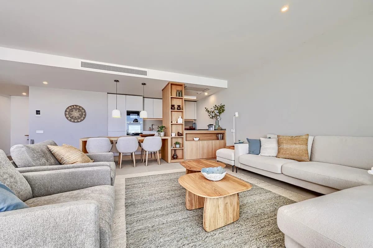 3 Bedroom Middle Floor Apartment for Sale in Estepona, Málaga - Image 8