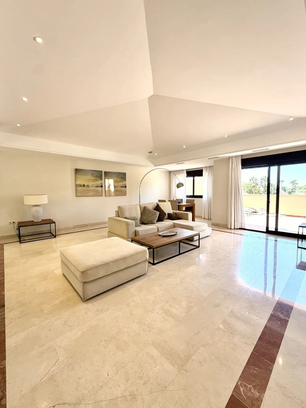 2 Bedroom Top Floor Apartment for Sale in Puerto Banús, Málaga - Image 3