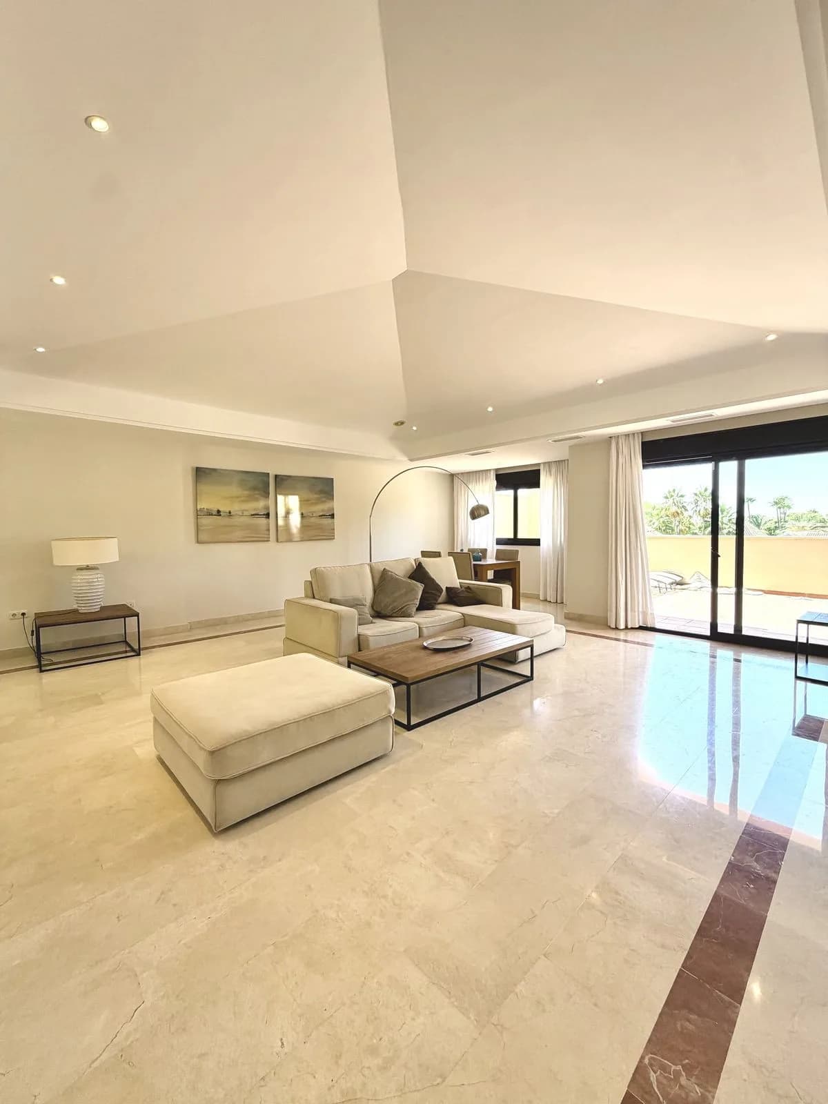 2 Bedroom Top Floor Apartment for Sale in Puerto Banús, Málaga - Image 5
