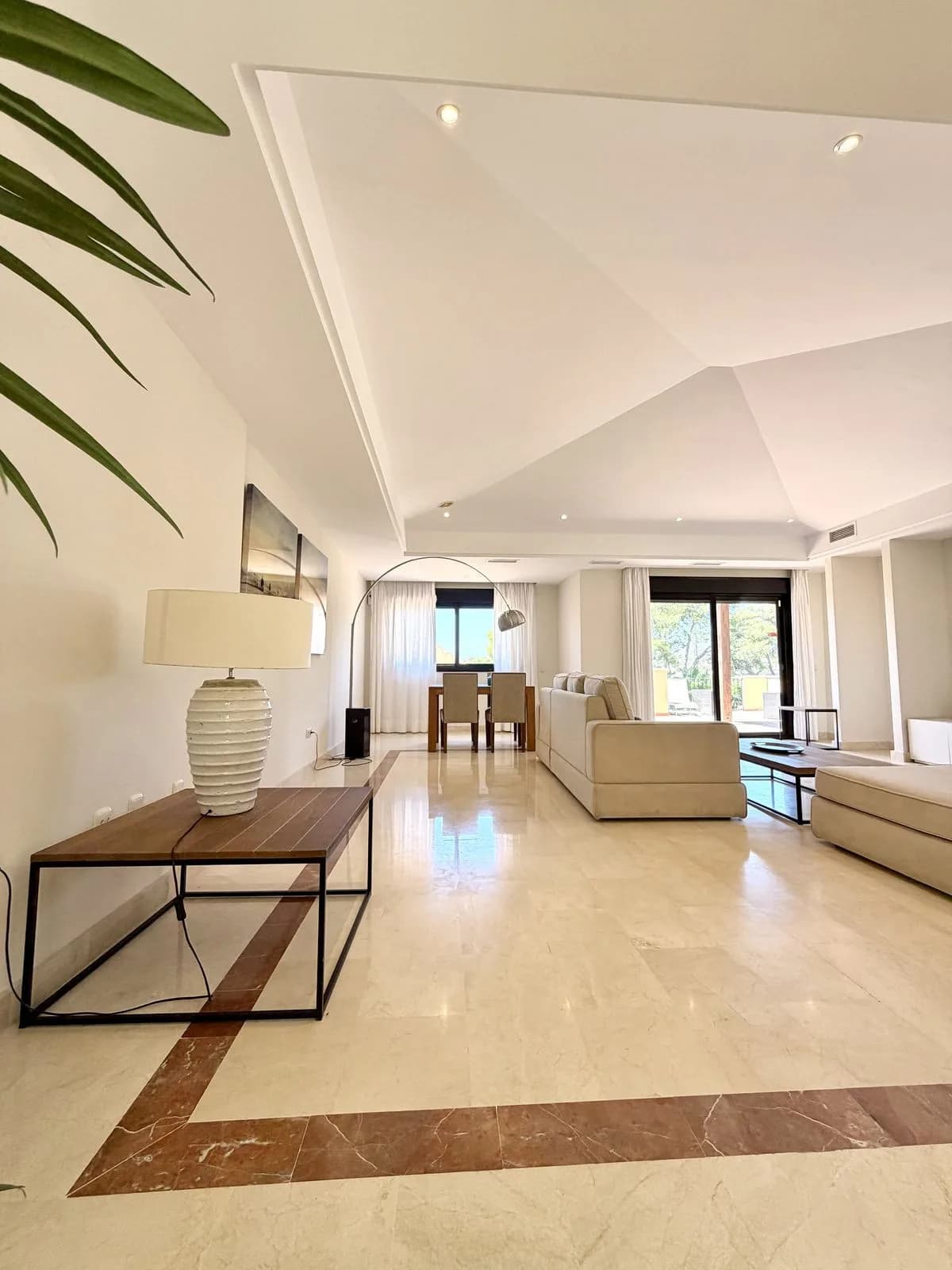 2 Bedroom Top Floor Apartment for Sale in Puerto Banús, Málaga - Image 6