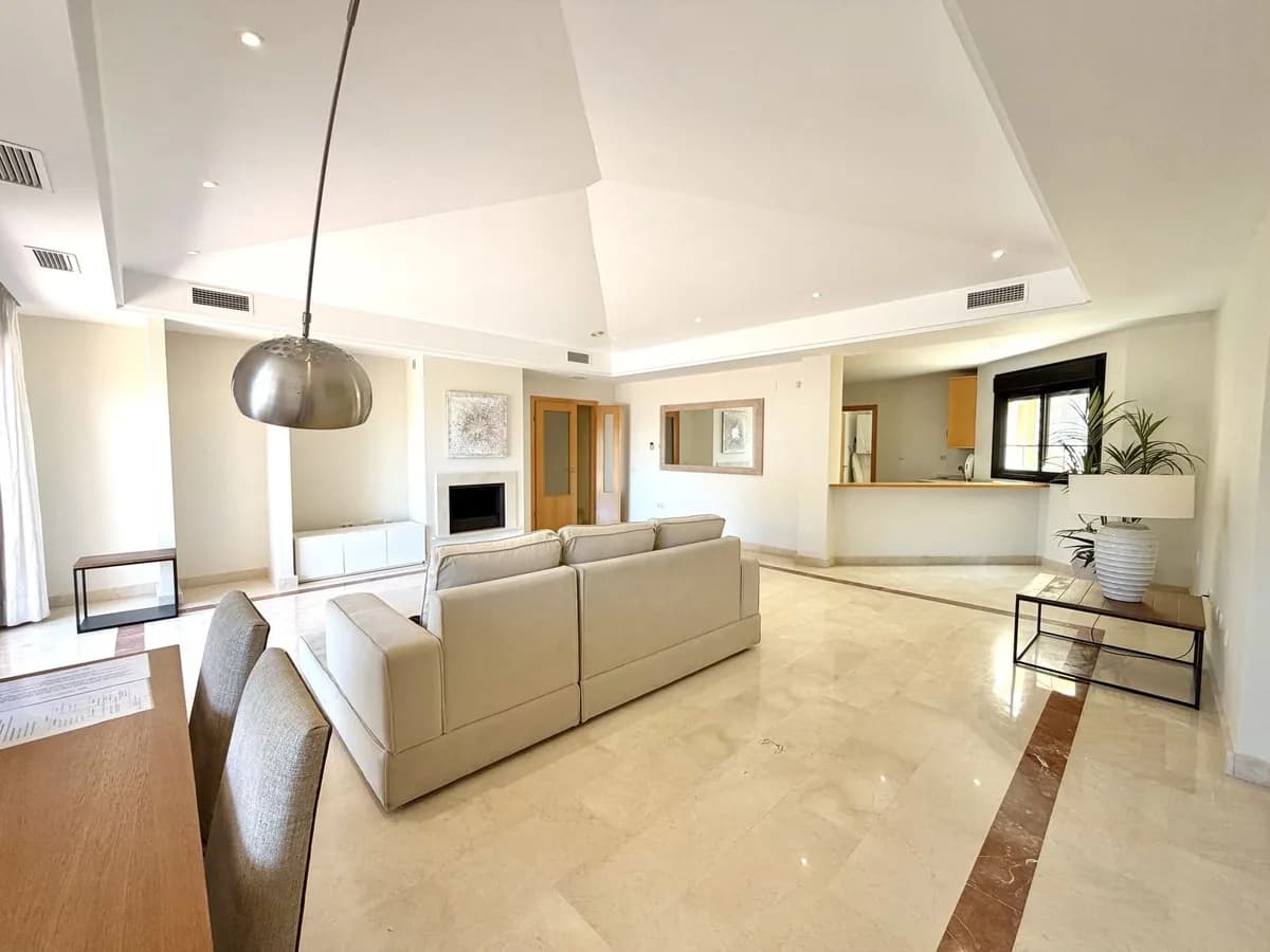 2 Bedroom Top Floor Apartment for Sale in Puerto Banús, Málaga - Image 8