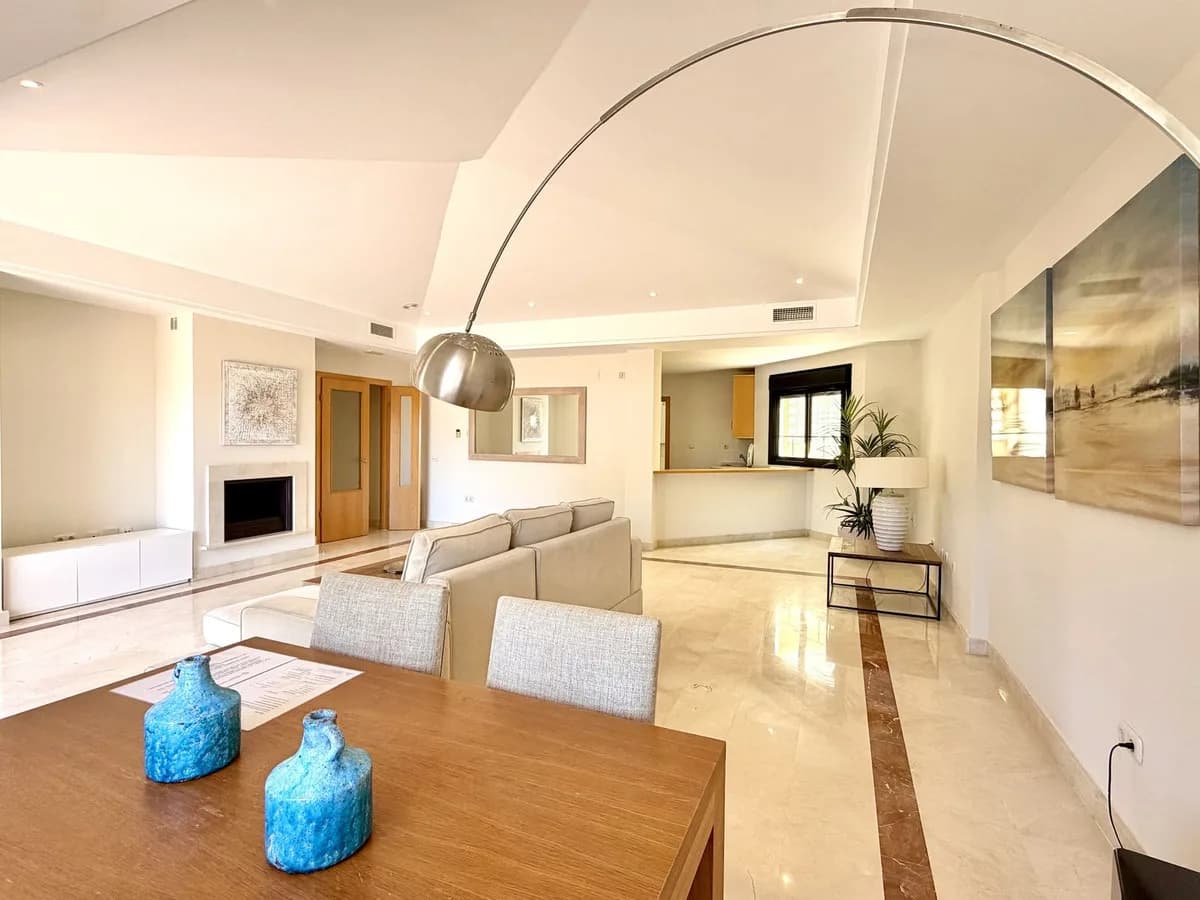 2 Bedroom Top Floor Apartment for Sale in Puerto Banús, Málaga - Image 9