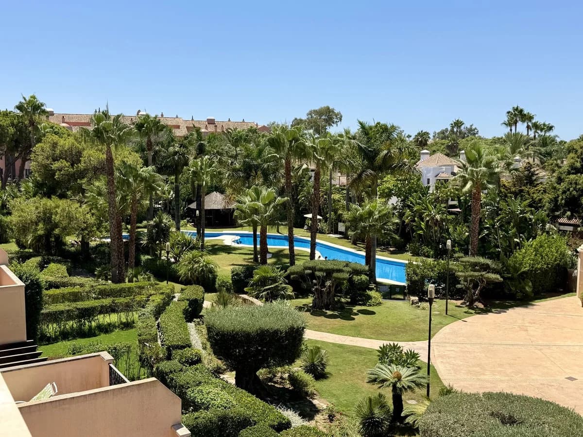 2 Bedroom Top Floor Apartment for Sale in Puerto Banús, Málaga