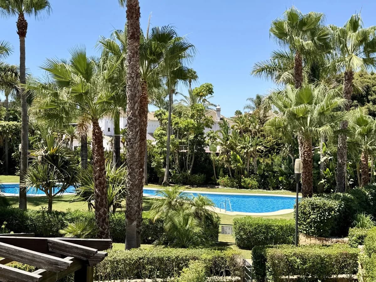 2 Bedroom Top Floor Apartment for Sale in Puerto Banús, Málaga - Image 2