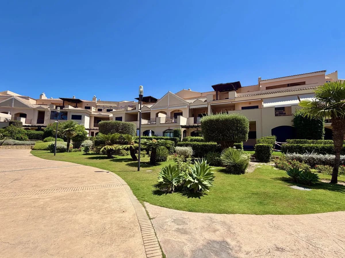 2 Bedroom Top Floor Apartment for Sale in Puerto Banús, Málaga - Image 4