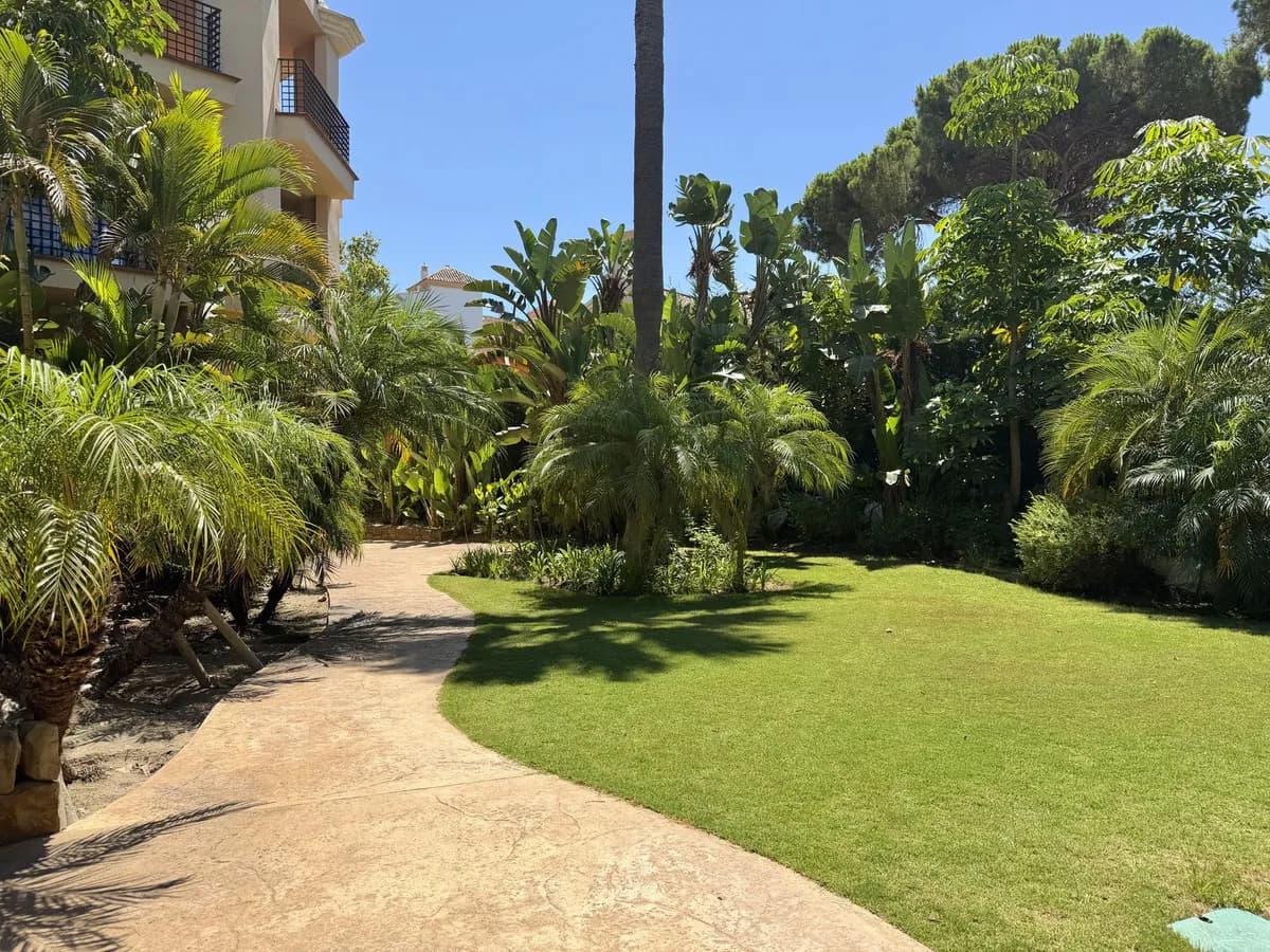 2 Bedroom Top Floor Apartment for Sale in Puerto Banús, Málaga - Image 5