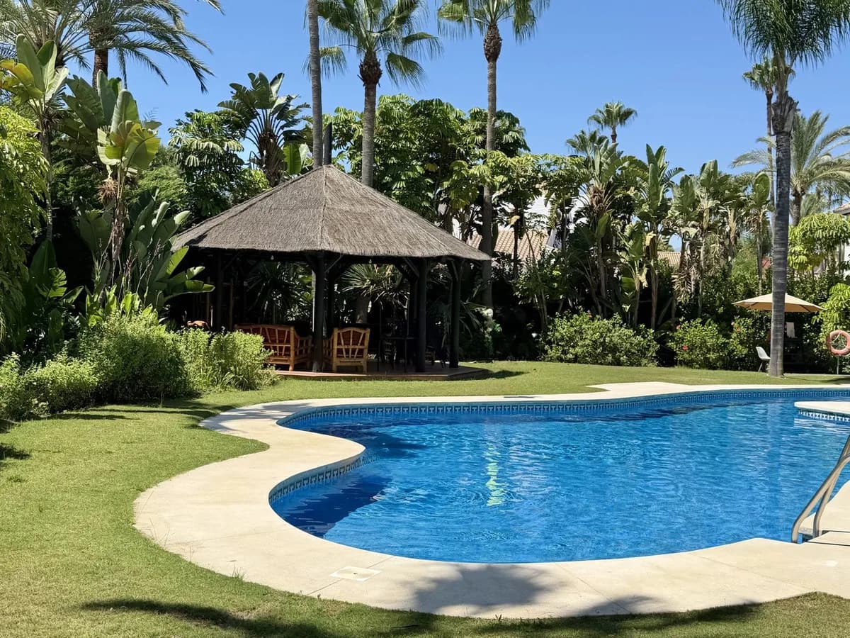 2 Bedroom Top Floor Apartment for Sale in Puerto Banús, Málaga - Image 6
