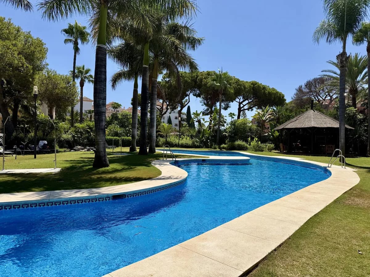 2 Bedroom Top Floor Apartment for Sale in Puerto Banús, Málaga - Image 8