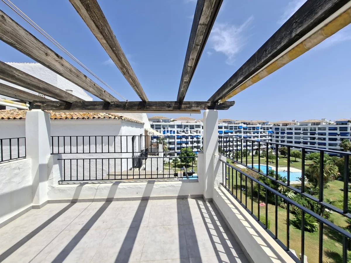 3 Bedroom Penthouse for Sale in Puerto Banús, Málaga - Image 2