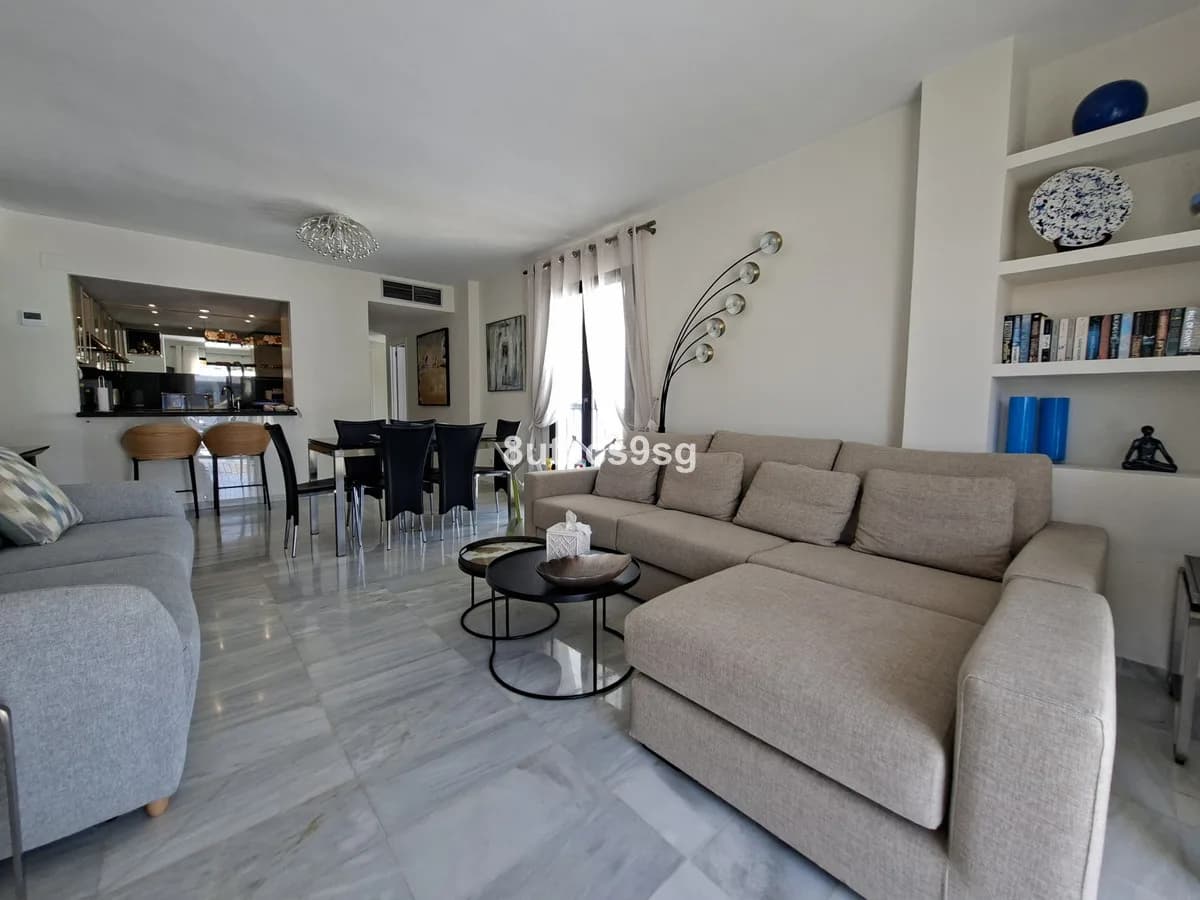 3 Bedroom Penthouse for Sale in Puerto Banús, Málaga - Image 3
