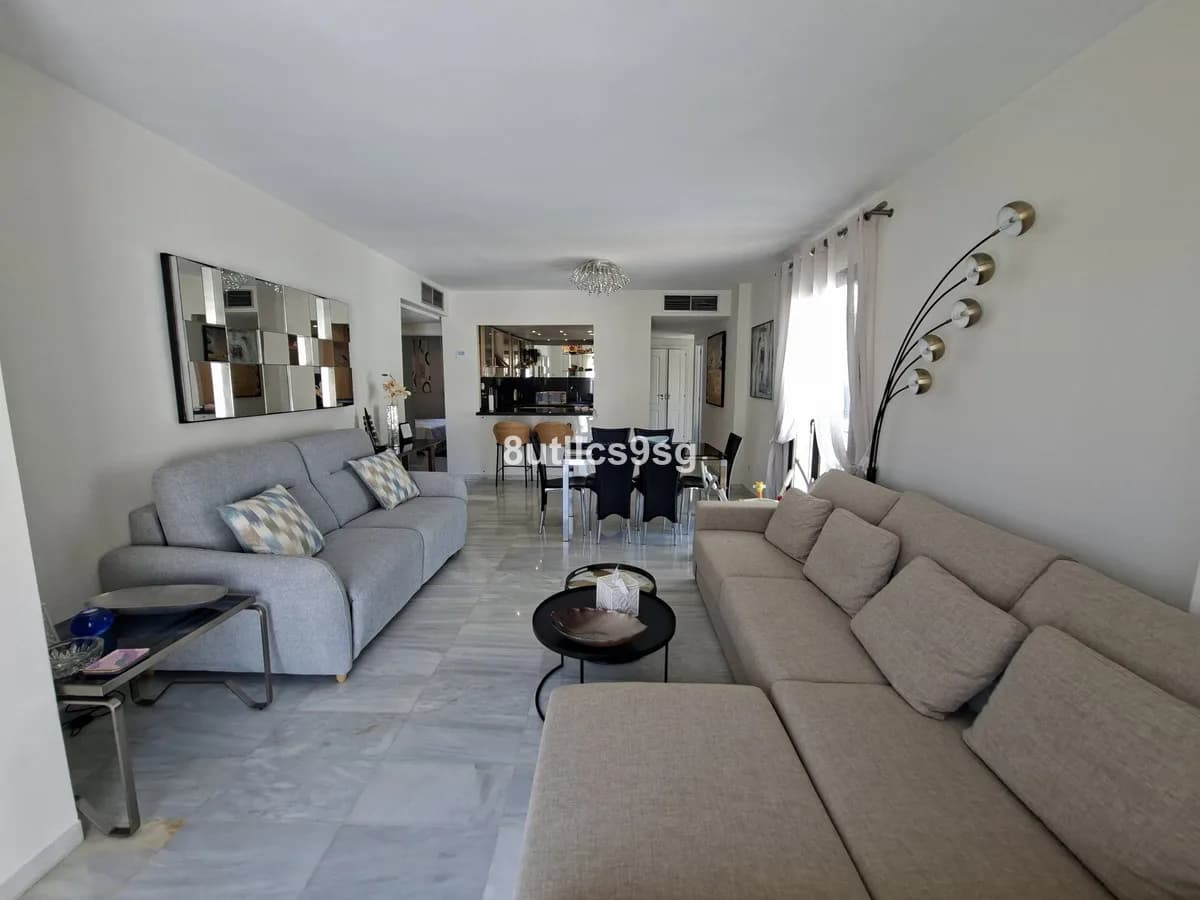 3 Bedroom Penthouse for Sale in Puerto Banús, Málaga - Image 8