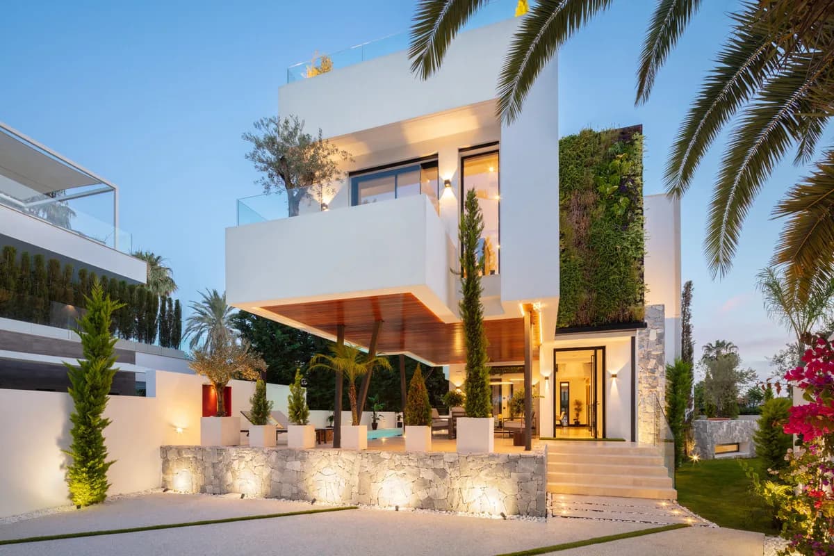 5 Bedroom Detached Villa for Sale in The Golden Mile, Málaga - Image 8