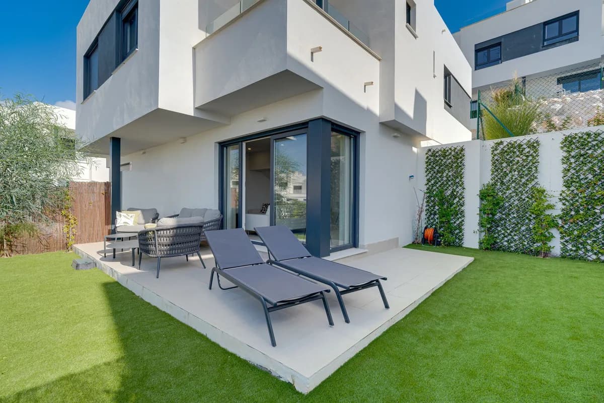 3 Bedroom Semi-Detached House for Sale in La Cala de Mijas, Málaga - Image 2