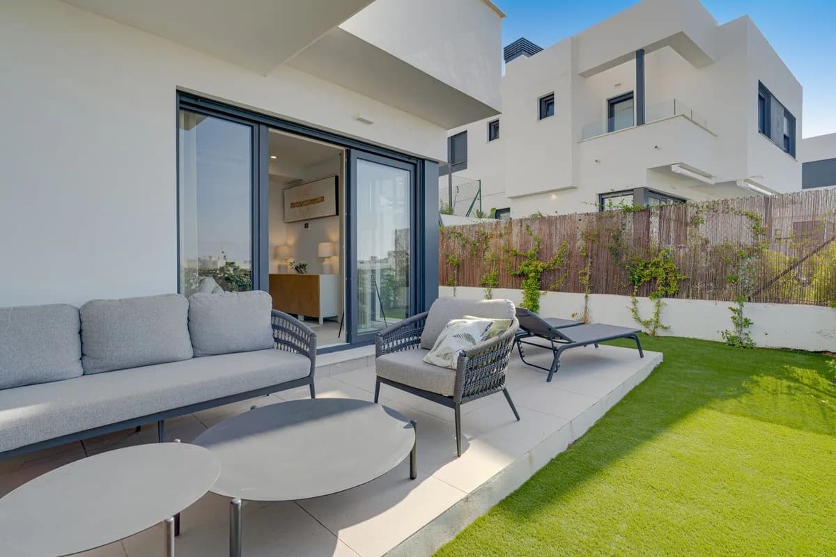 3 Bedroom Semi-Detached House for Sale in La Cala de Mijas, Málaga - Image 5