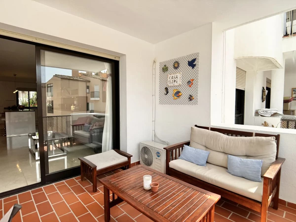 2 Bedroom Middle Floor Apartment for Sale in Nueva Andalucía, Málaga - Image 8