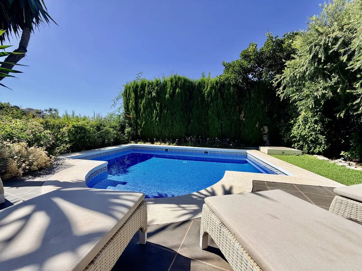 4 Bedroom Detached Villa for Sale in El Rosario, Málaga - Image 5