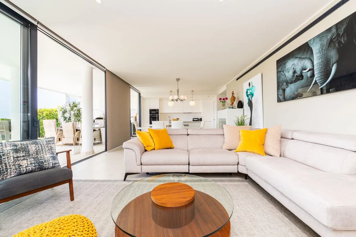 3 Bedroom Ground Floor Apartment for Sale in Fuengirola, Málaga - Image 9