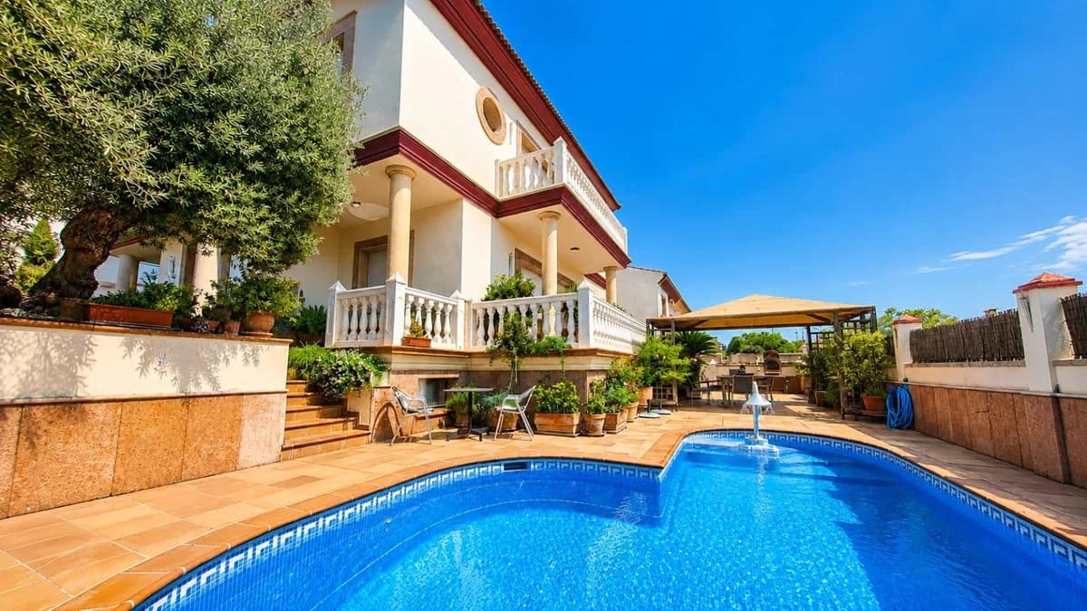 6 Bedroom Detached Villa for Sale in Ronda, Málaga - Image 2