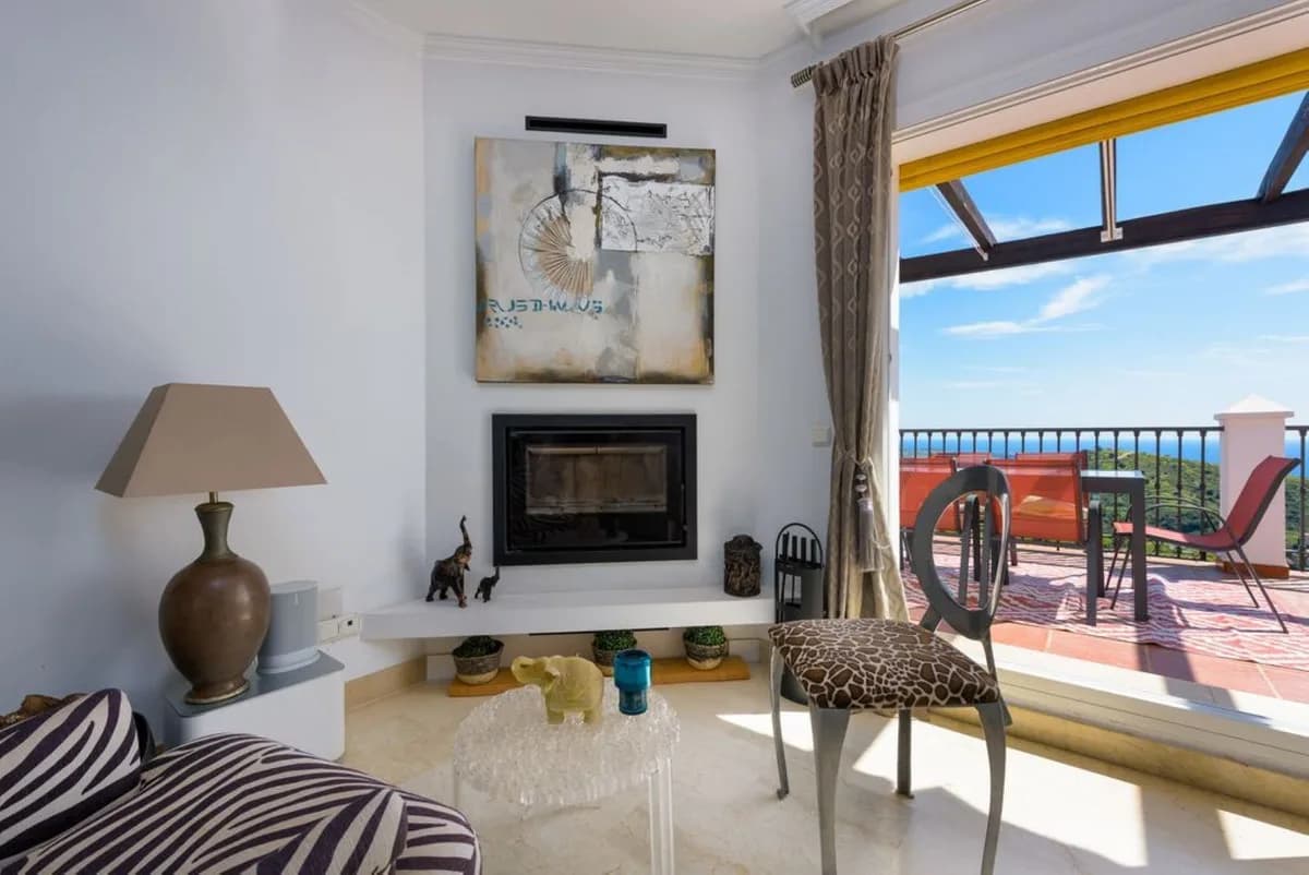2 Bedroom Penthouse for Sale in Calahonda, Málaga - Image 6