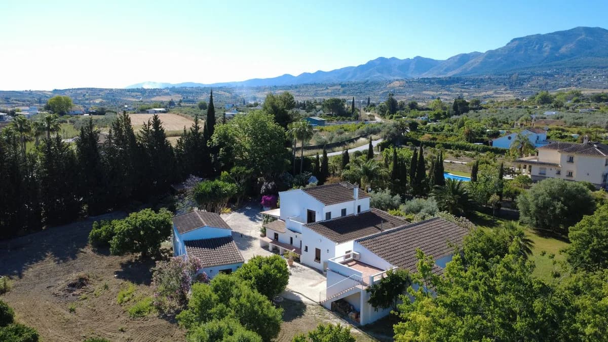 7 Bedroom Finca - Cortijo for Sale in Alhaurín el Grande, Málaga