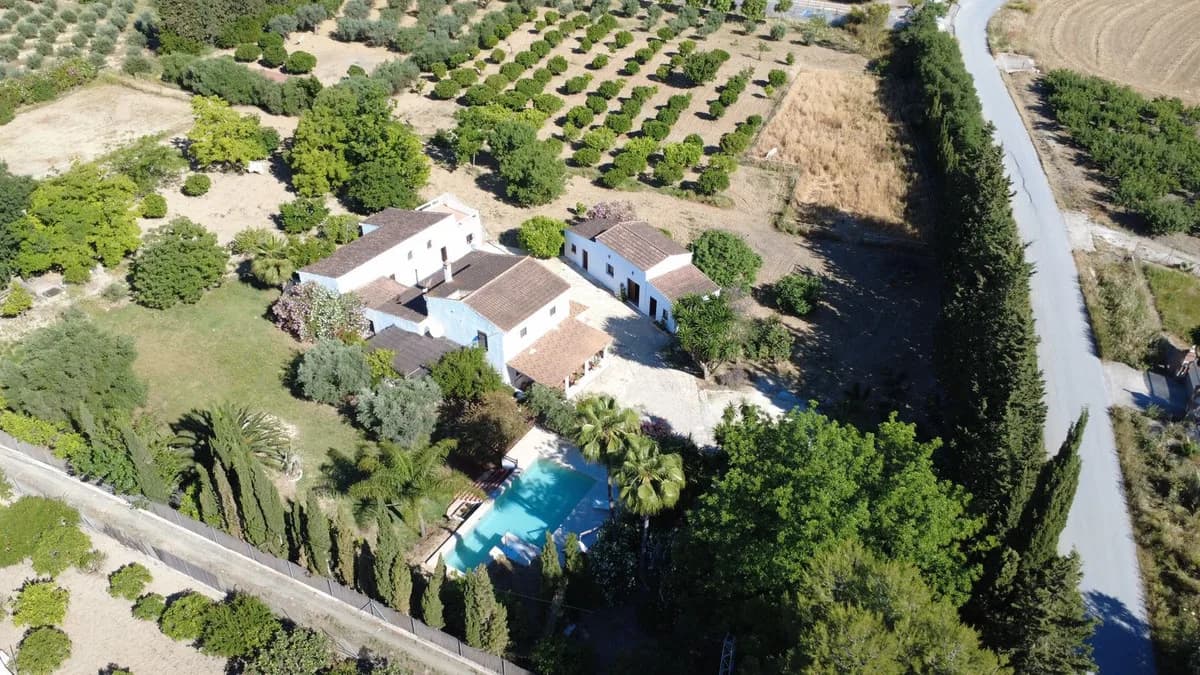 7 Bedroom Finca - Cortijo for Sale in Alhaurín el Grande, Málaga - Image 2