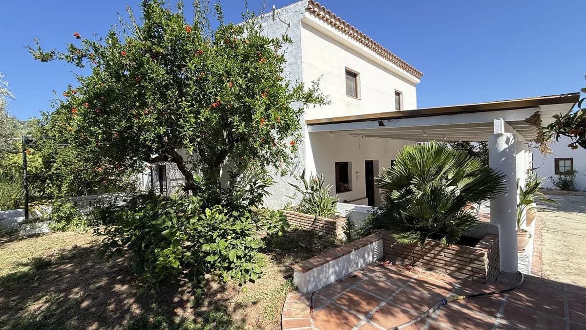 7 Bedroom Finca - Cortijo for Sale in Alhaurín el Grande, Málaga - Image 4