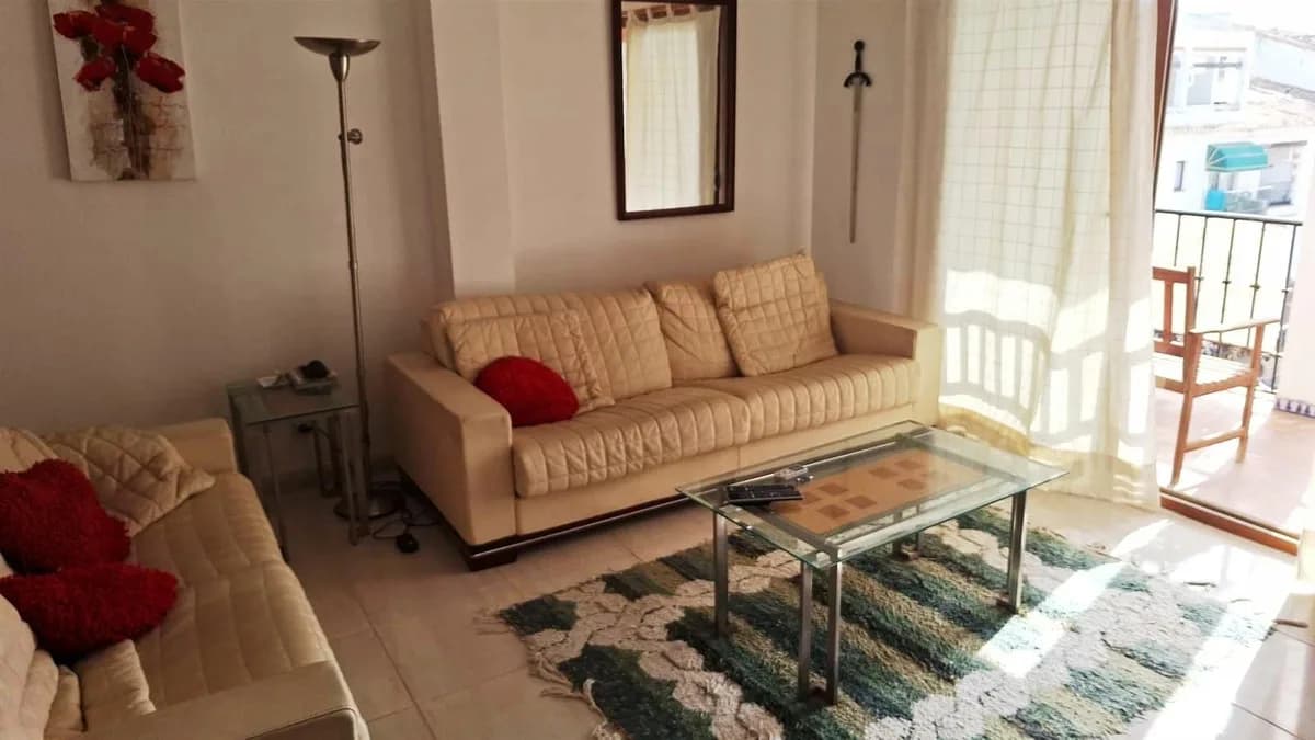 3 Bedroom Middle Floor Apartment for Sale in La Duquesa, Málaga - Image 8