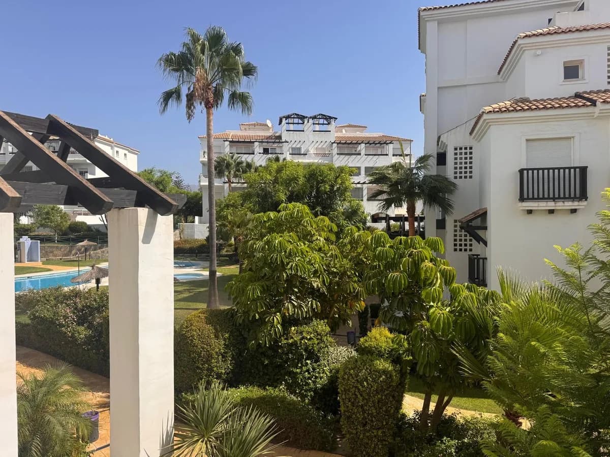 2 Bedroom Middle Floor Apartment for Sale in La Duquesa, Málaga - Image 2