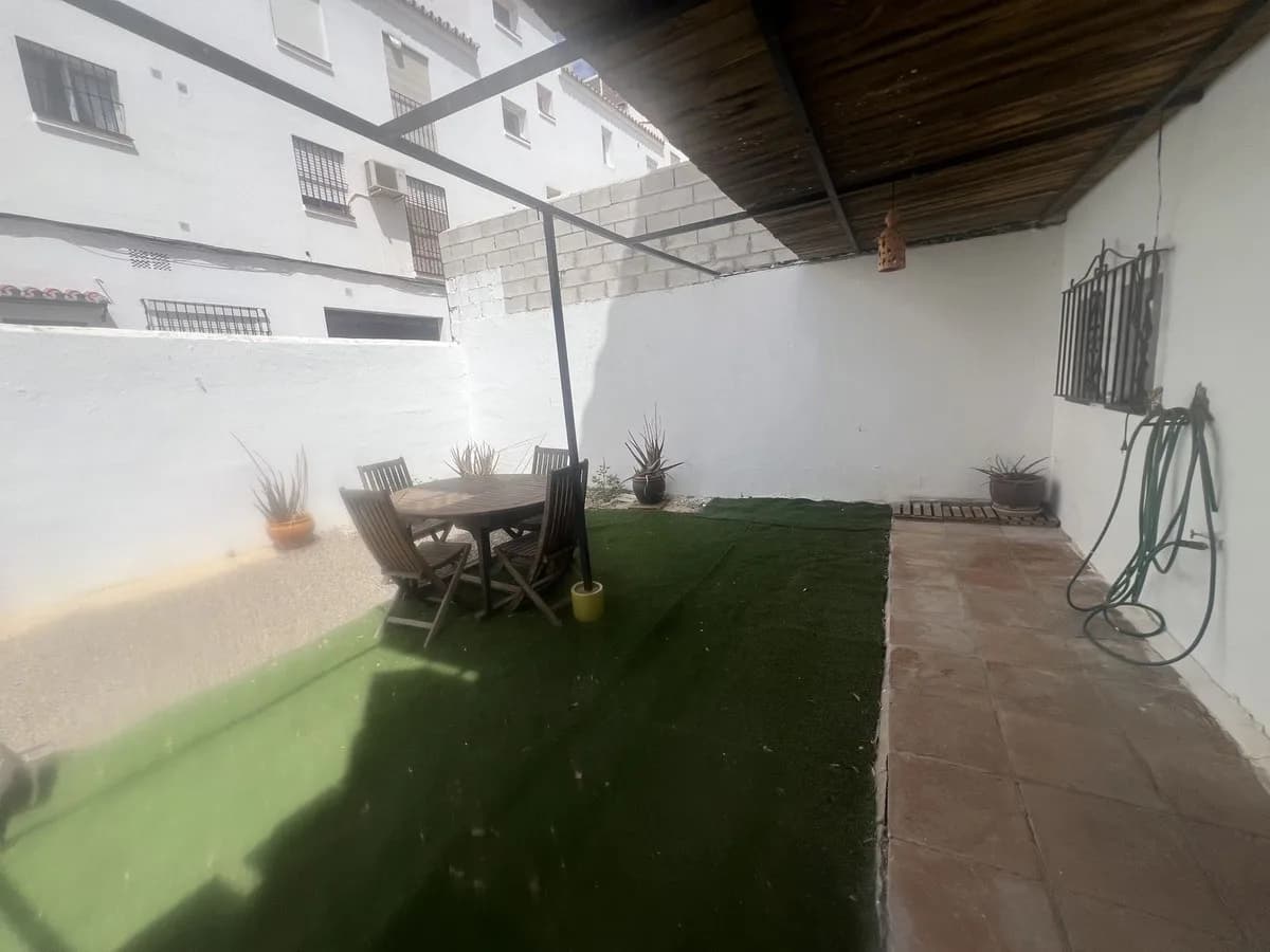 4 Bedroom Semi-Detached House for Sale in Estepona, Málaga - Image 3