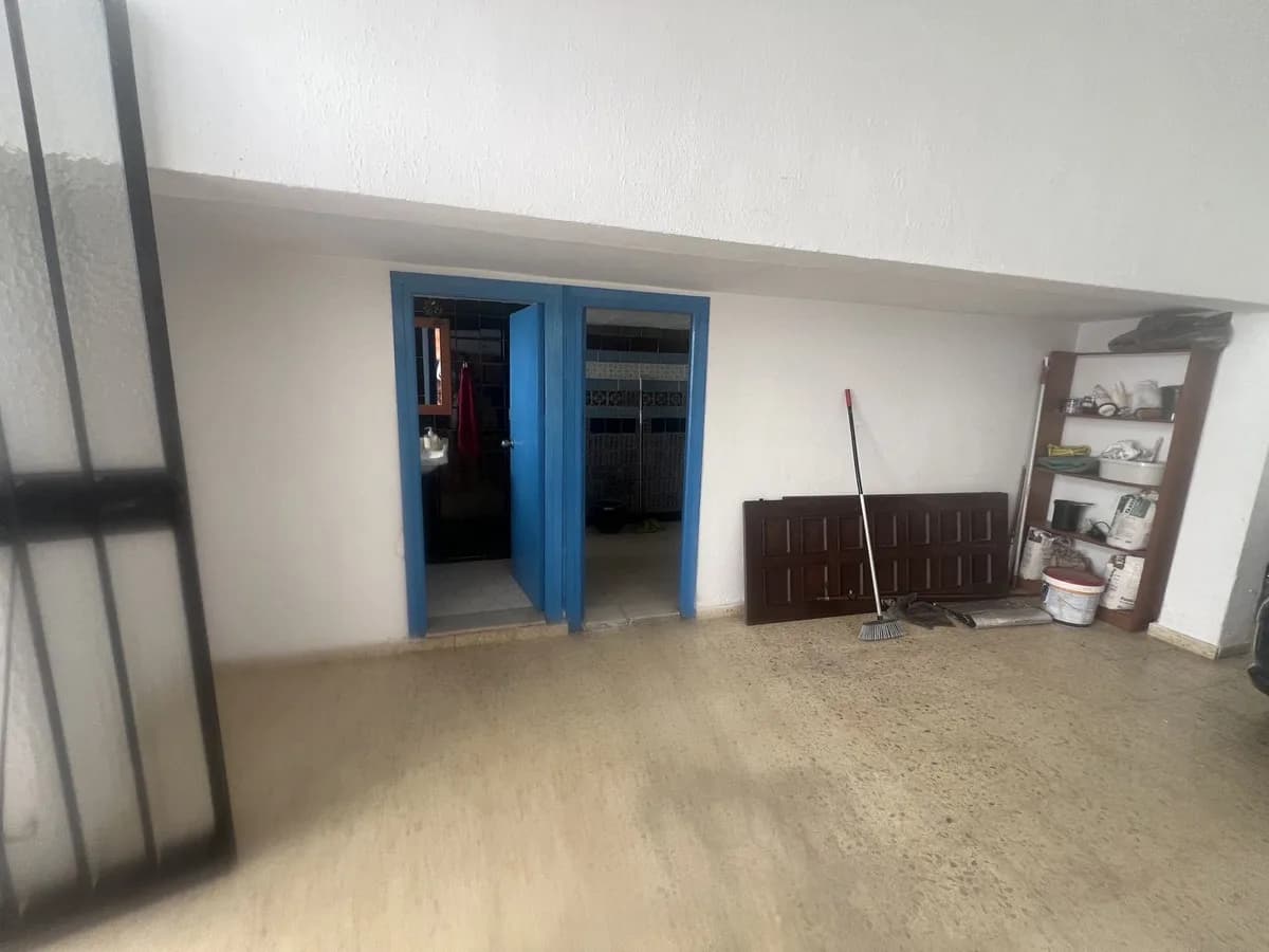 4 Bedroom Semi-Detached House for Sale in Estepona, Málaga - Image 6