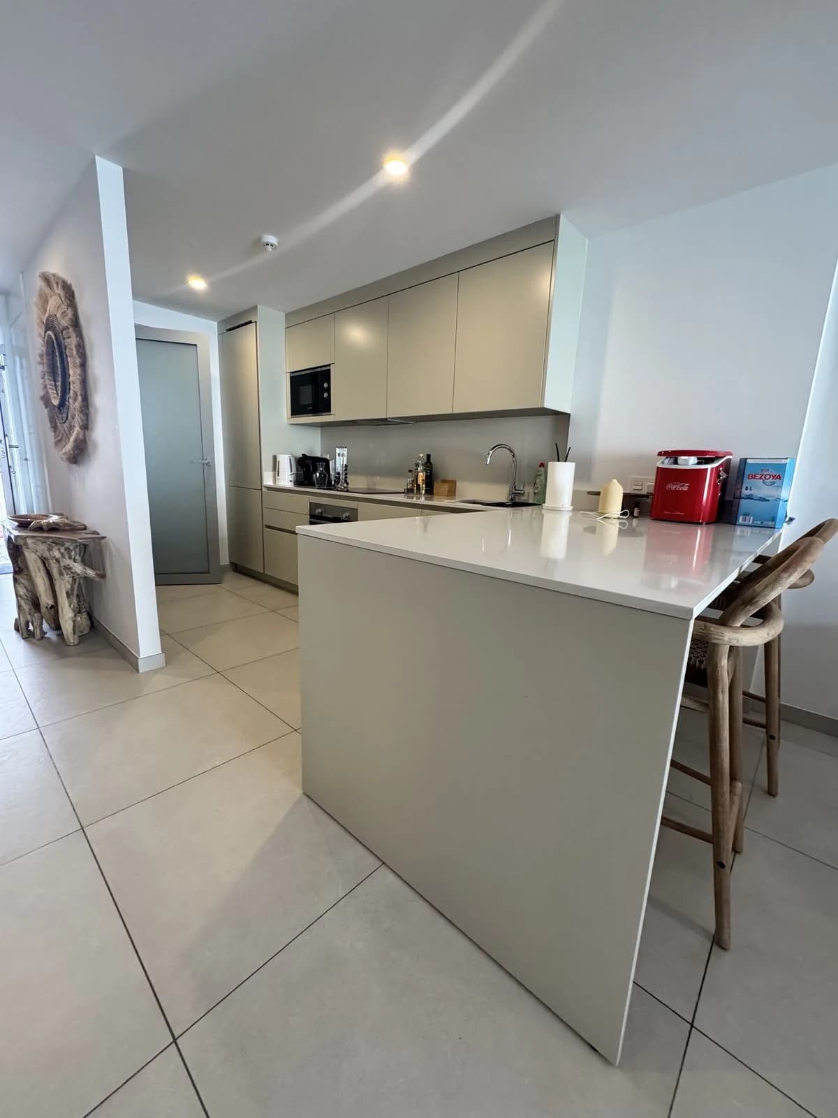 2 Bedroom Middle Floor Apartment for Sale in Elviria, Málaga - Image 3
