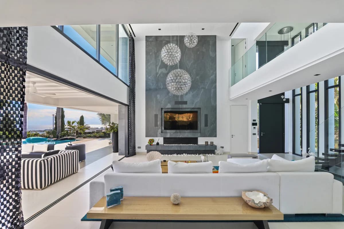 6 Bedroom Detached Villa for Sale in Los Flamingos, Málaga - Image 5