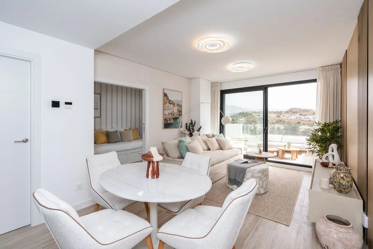 2 Bedroom Middle Floor Apartment for Sale in Mijas Costa, Málaga - Image 5
