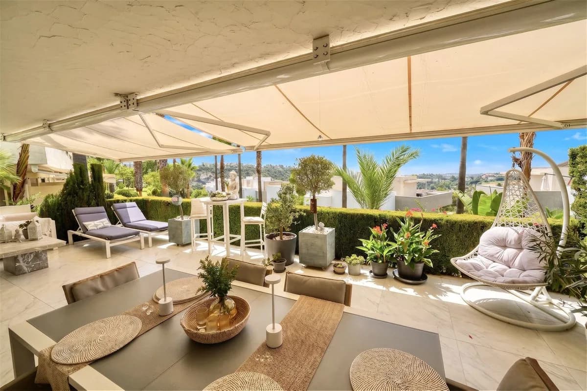 3 Bedroom Ground Floor Apartment for Sale in Benahavís, Málaga - Image 6