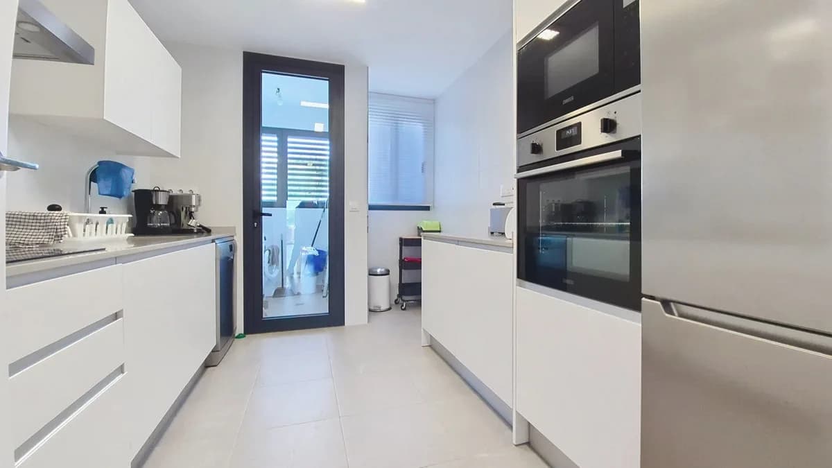3 Bedroom Middle Floor Apartment for Sale in Casares, Málaga - Image 9