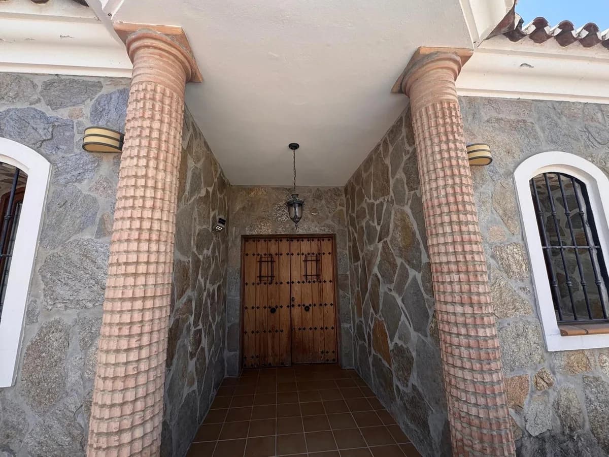 5 Bedroom Detached Villa for Sale in Manilva, Málaga - Image 3