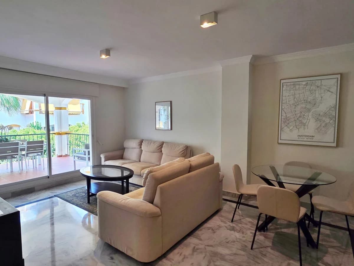 2 Bedroom Middle Floor Apartment for Sale in Puerto Banús, Málaga - Image 3