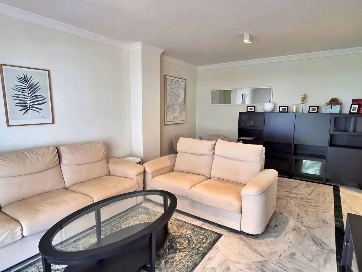 2 Bedroom Middle Floor Apartment for Sale in Puerto Banús, Málaga - Image 5