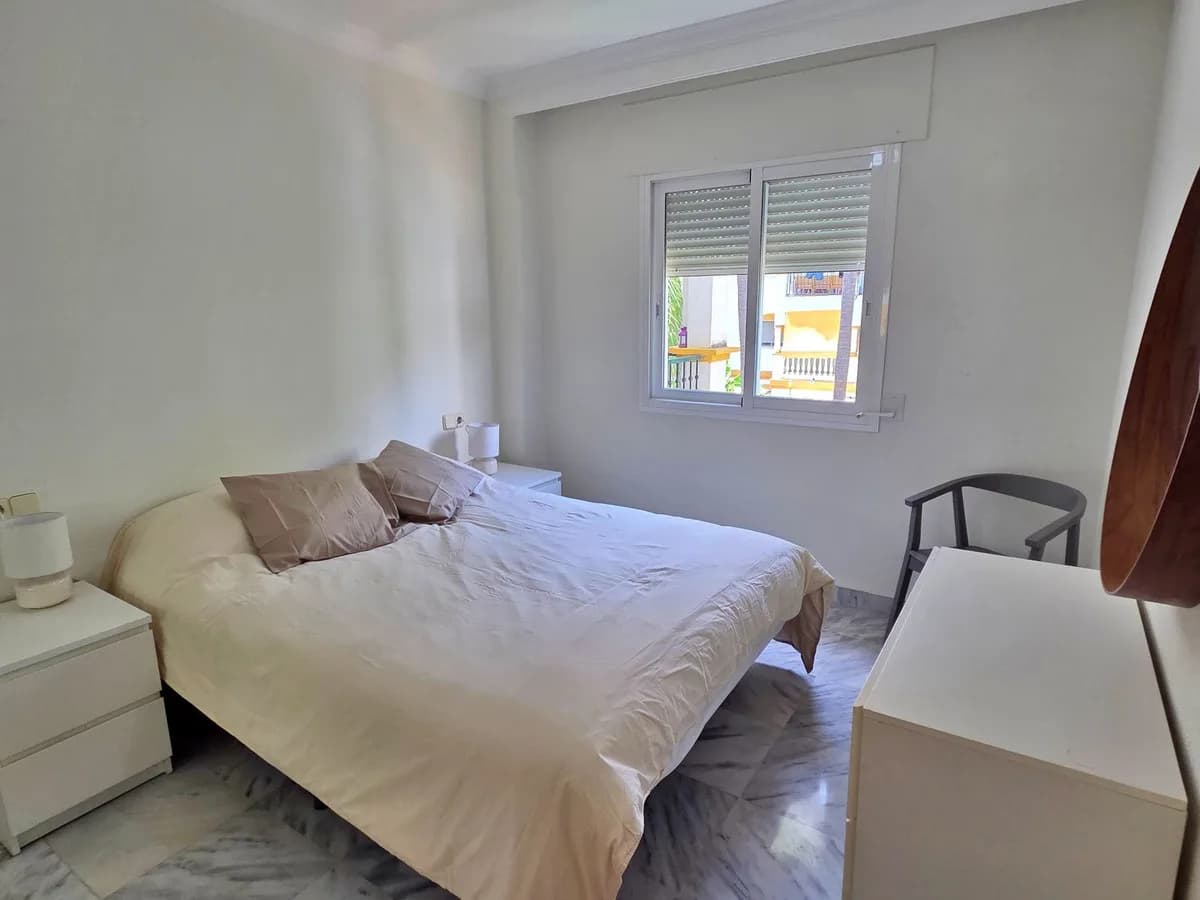 2 Bedroom Middle Floor Apartment for Sale in Puerto Banús, Málaga - Image 7