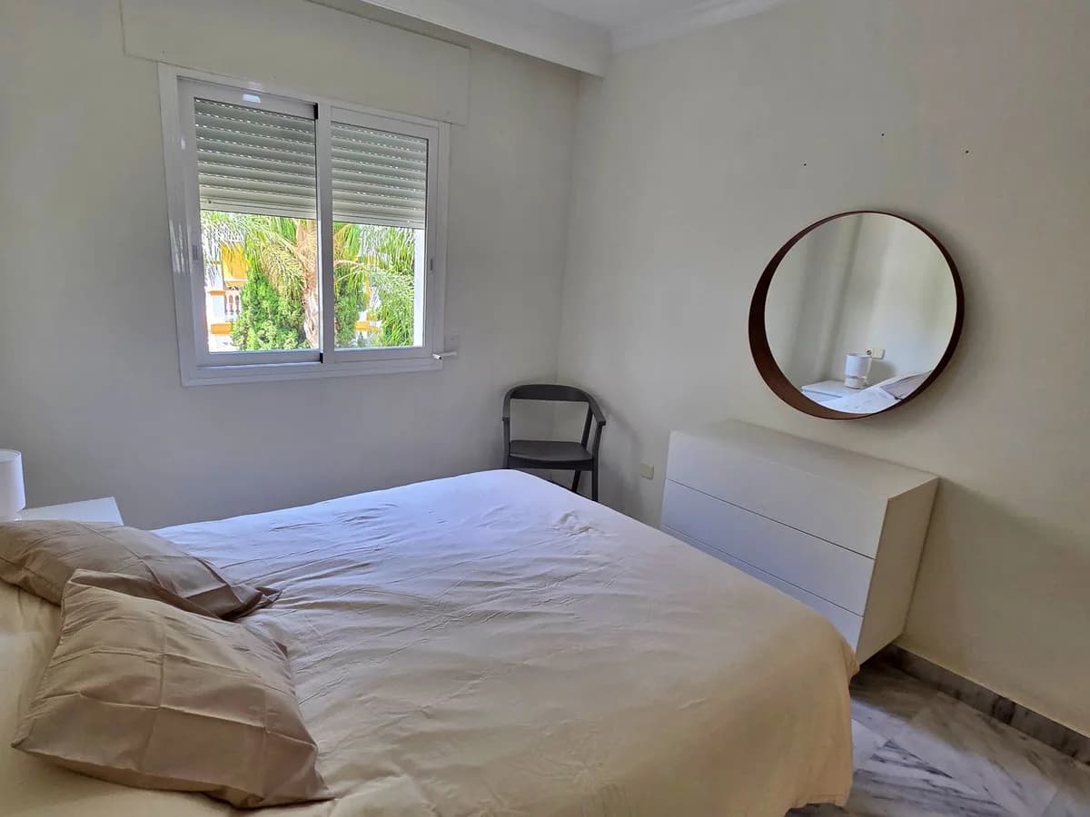 2 Bedroom Middle Floor Apartment for Sale in Puerto Banús, Málaga - Image 8