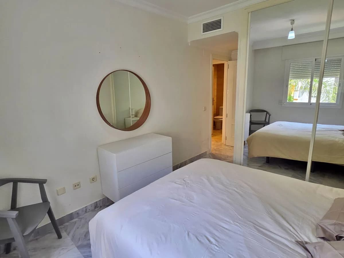 2 Bedroom Middle Floor Apartment for Sale in Puerto Banús, Málaga - Image 9